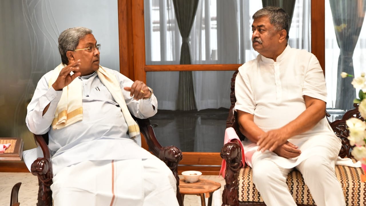 <div class="paragraphs"><p>Karnataka CM Siddaramaiah with senior Congress leader B K Hariprasad. </p></div>