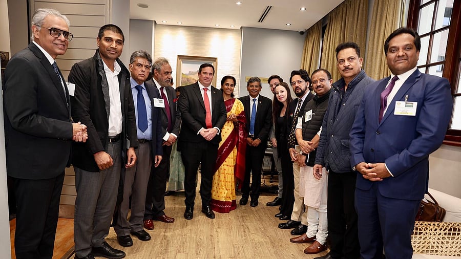 <div class="paragraphs"><p>The all-party Indian delegation.</p></div>