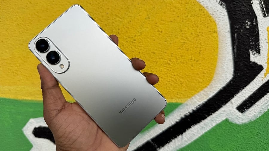 <div class="paragraphs"><p>Samsung Galaxy S25 Edge.</p></div>