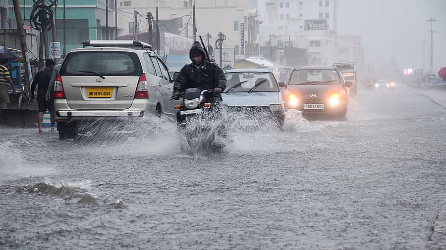 <div class="paragraphs"><p>Vehicles wade through a waterlogged road during rain in Puri.</p></div>