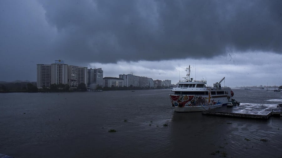 <div class="paragraphs"><p>Rainfall in Kochi</p></div>