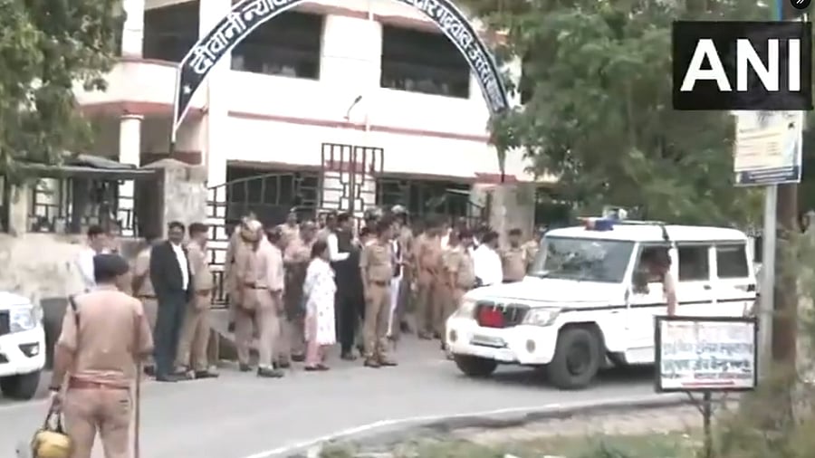 <div class="paragraphs"><p>Convicts in the Ankita Bhandari case -Pulkit Arya, Saurabh Bhaskar and Ankit Gupta being taken to jail after the Kotdwar Court sentenced the three accused to rigorous life imprisonment.&nbsp;</p></div>
