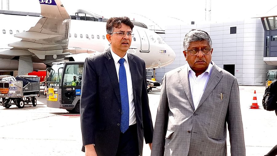 <div class="paragraphs"><p>All-party parliamentary delegation led by BJP MP Prasad arrives in Copenhagen</p></div>