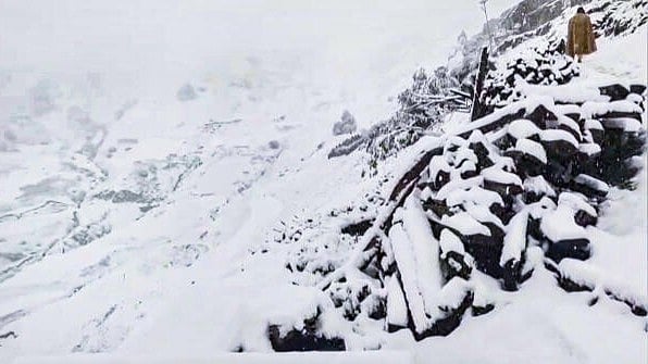 <div class="paragraphs"><p>Fresh snowfall covers the landscape at Razdan Pass, in Bandipora district.</p></div>