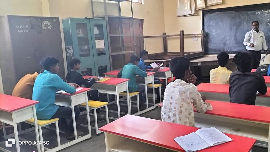 A free tuition class for SSLC students in progress at
Aland town in Kalaburagi district.