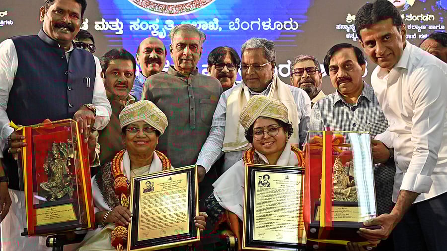 <div class="paragraphs"><p>(Top) Chief Minister Siddaramaiah felicitates Booker prize-winning Kannada author Banu Mushtaq and English translator Deepa Bhasthi at Vidhana Soudha in Bengaluru on Monday. Kannada and Culture Minister Shivaraj Tangadagi, Minister Zameer Ahmed Khan, Legislative Council Chairman Basavaraj Horatti, political secretary to CM K Govindaraj, Shivajinagar MLA Rizwan Arshad and others look on. (Above) A fan clicks a selfie with the celebrated writers.</p></div>