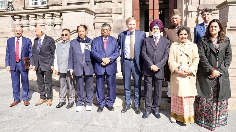 <div class="paragraphs"><p>The delegation led by BJP MP Ravi Shankar Prasad.</p></div>