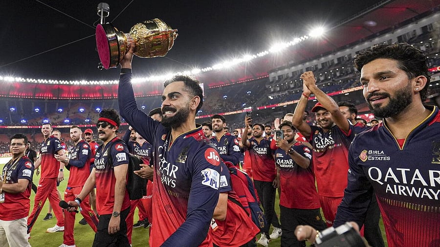 <div class="paragraphs"><p>Royal Challengers Bengaluru’s Virat Kohli holds the Indian Premier League (IPL) 2025 championship trophy during the team's victory lap at the Narendra Modi Stadium</p></div>