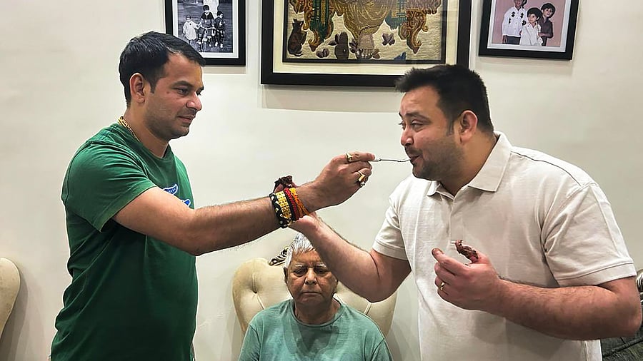 <div class="paragraphs"><p>File Photo: Bihar RJD MLA Tejashwi Yadav  with father, RJD chief Lalu Prasad Yadav, and brother,  Tej Pratap Yadav, in Patna. </p></div>