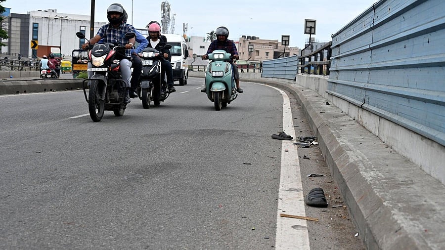 <div class="paragraphs"><p>The accident spot on the BGS flyover on Mysuru Road. </p></div>