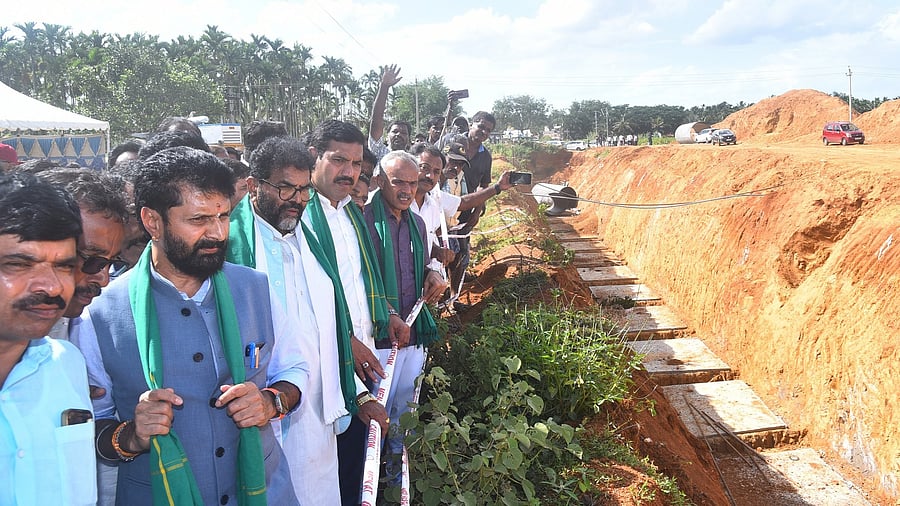 Karnataka BJP president B Y Vijayendra, Leader of Opposition in Legislative Council Chalavadi Narayanaswamy, MLC C T Ravi visit Hemavathi link canal work site near Sunkapura in Gubbi taluk of Tumakuru district on Tuesday.
