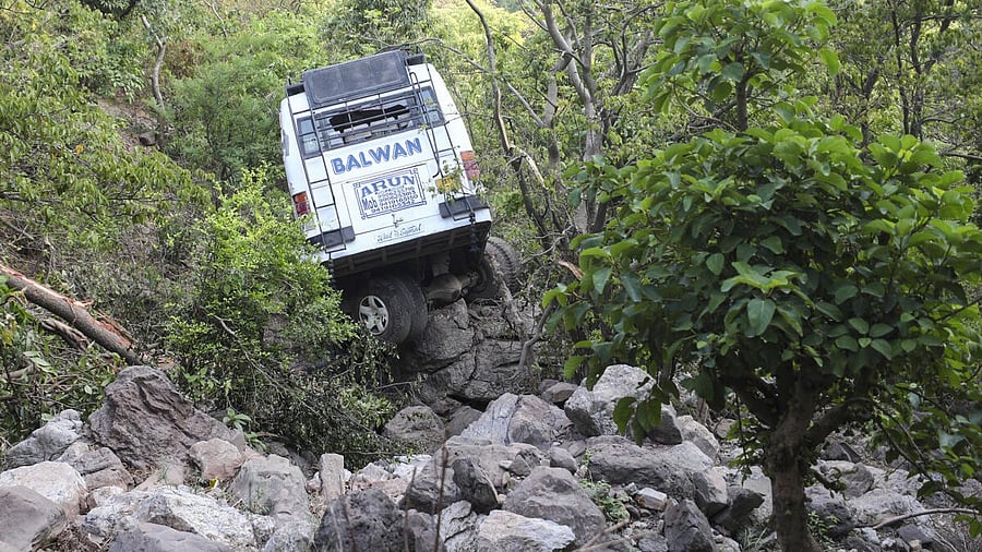 <div class="paragraphs"><p>A car stuck in a gorge. Image for representation.</p></div>