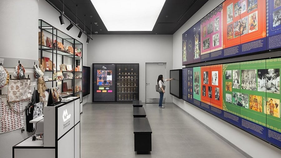 <div class="paragraphs"><p>New art displays</p></div>