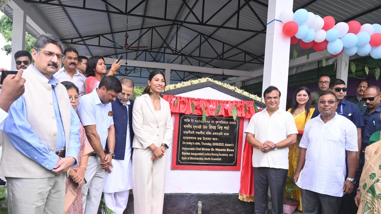 <div class="paragraphs"><p>Lovlina launches boxing academy in Guwahati; Assam CM pledges Rs 2 crore support</p></div>