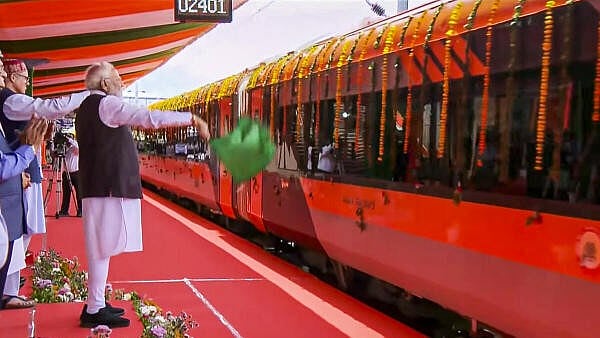 <div class="paragraphs"><p>Prime Minister Narendra Modi flags off the Vande Bharat Express to inaugurate the Katra-Srinagar Vande Bharat service</p></div>