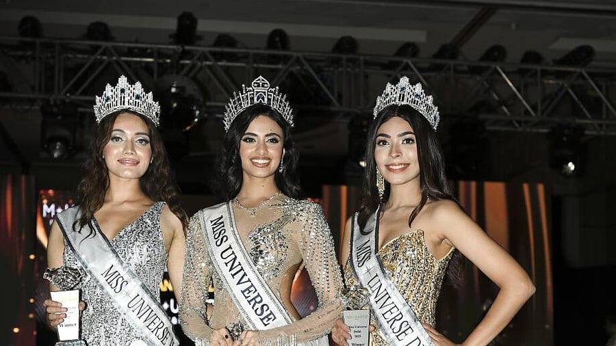 <div class="paragraphs"><p>Miss Universe India 2024 Rhea Singha, centre, with Miss Universe Haryana 2025 Amishi Kaushik, left, and Miss Universe Delhi 2025 Smiti Chhabra during the Grand Finale of Miss Universe Delhi & Haryana 2025, in New Delhi.</p></div>