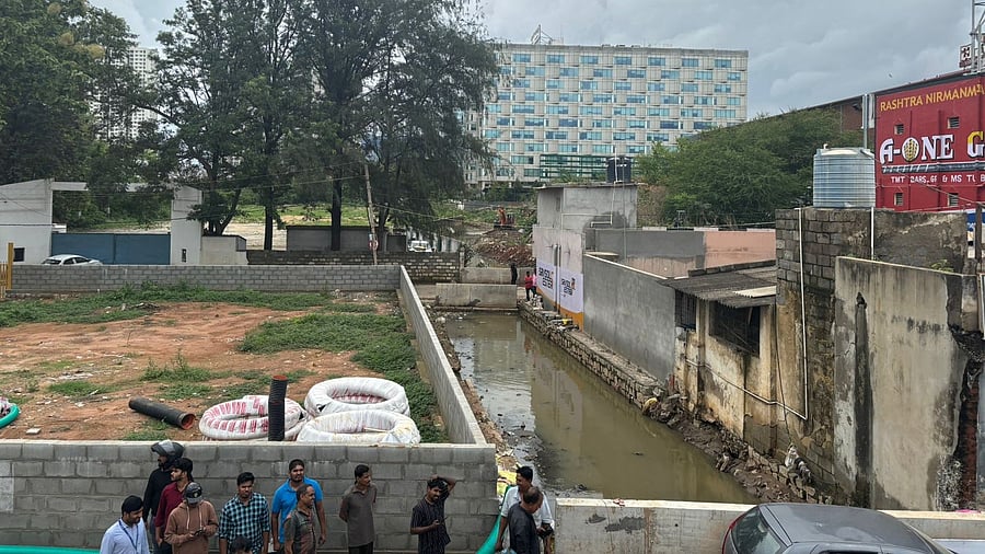 <div class="paragraphs"><p>One of the disconnected stretches of the rajakaluve in Nagawara, which causes flooding on ORR and nearby properties. The drain narrows down significantly as it moves further. </p></div>