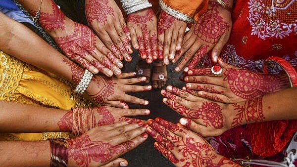 <div class="paragraphs"><p>Girls show their hands decorated with 'henna' on the occasion of Eid-ul-Adha.</p></div>