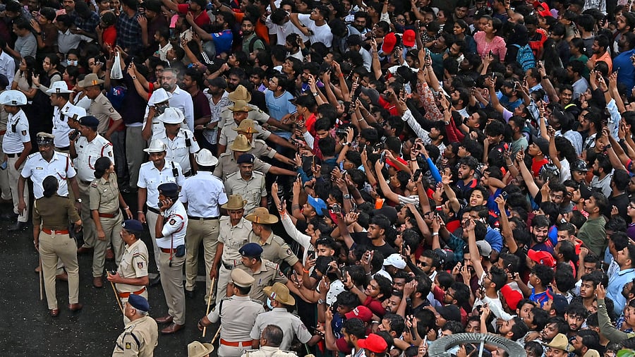 <div class="paragraphs"><p>The crowd gathered around the M Chinnaswamy Stadium during RCB's IPL victory celebrations in Bengaluru on Wednesday. </p></div>