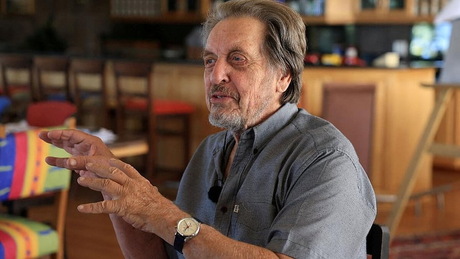 <div class="paragraphs"><p>Errol Musk</p></div>