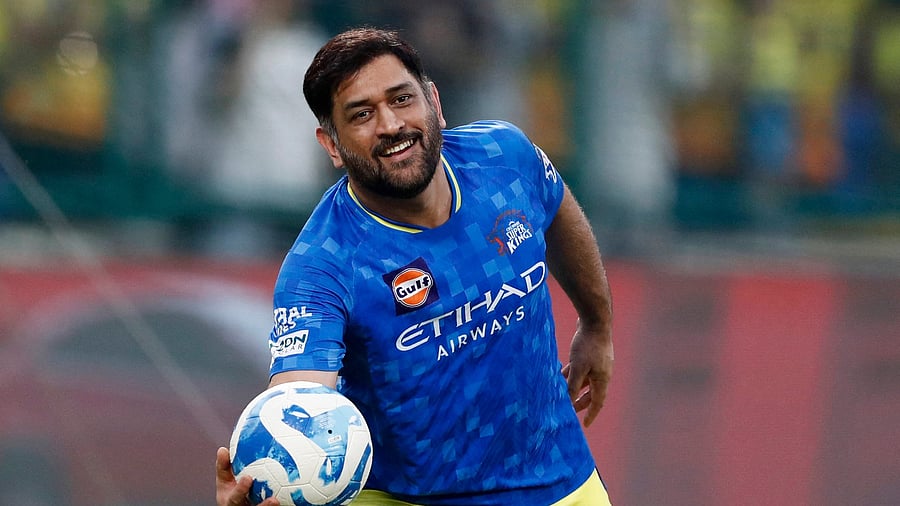 <div class="paragraphs"><p>MS Dhoni during a warm up session</p></div>