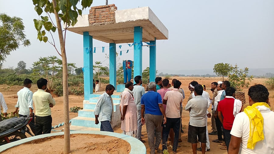 <div class="paragraphs"><p>The vandalised statue in Mirzapur</p></div>