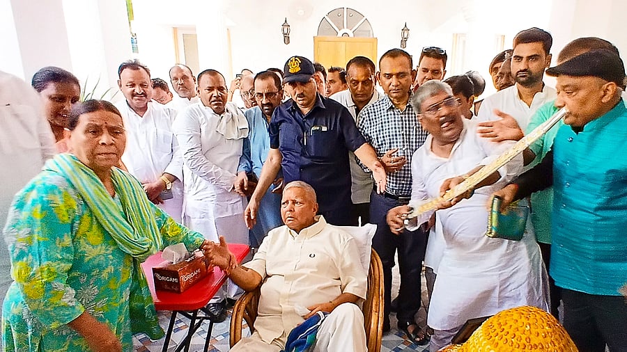 <div class="paragraphs"><p> Rashtriya Janata Dal (RJD) supporters celebrate party chief Lalu Prasad Yadav’s 78th birthday with a 78 kg 'laddoo', in Patna, Wednesday, June 11, 2025.</p></div>