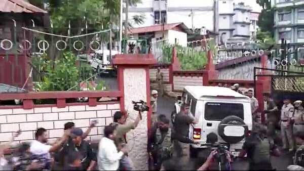 <div class="paragraphs"><p>Accused in the Raja Raghuvanshi murder case being brought to a court in a police vehicle</p></div>
