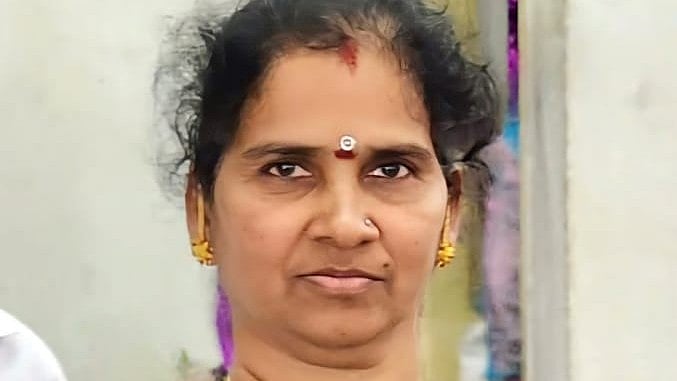 <div class="paragraphs"><p>Ratna, the deceased. </p></div>