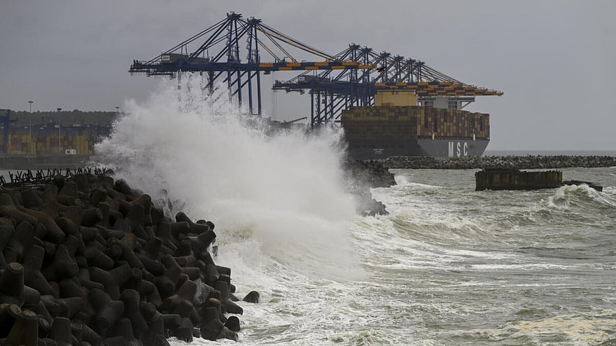<div class="paragraphs"><p>Sea waves crash against the shore during monsoon season, at Vizhinjam fishing harbour, in Thiruvananthapuram.</p></div>