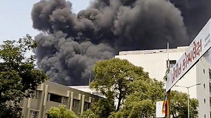 <div class="paragraphs"><p>Plane crashed near Ahmedabad airport</p><p></p></div>