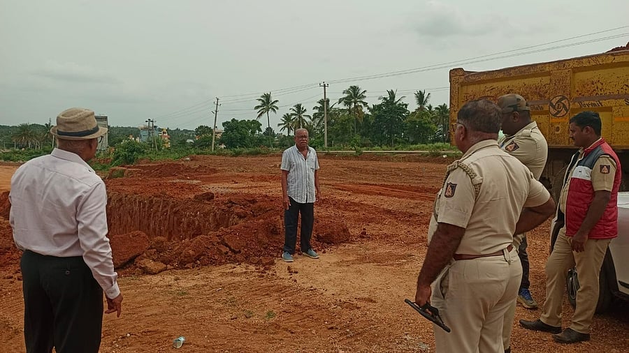 <div class="paragraphs"><p>It was a joint operation between officials of the Bangalore Development Authority and city police. </p></div>