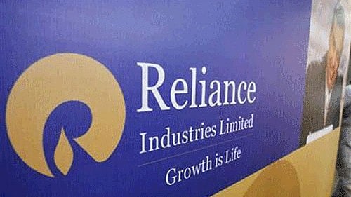 <div class="paragraphs"><p>Reliance Industries sold 3.64% stake in Asian Paints.</p></div>