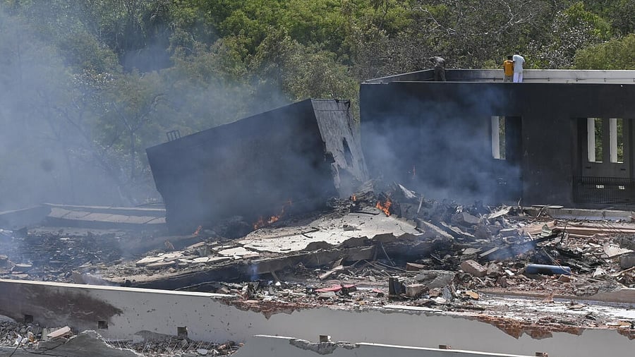 <div class="paragraphs"><p>Plane crashes near Ahmedabad airport</p><p></p></div>