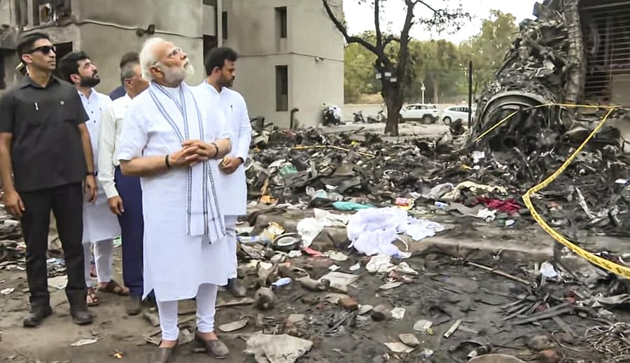 <div class="paragraphs"><p> Prime Minister Narendra Modi with Civil Aviation Minister Rammohan Naidu visits the site of yesterday's Air India plane crash, in Ahmedabad.</p></div>