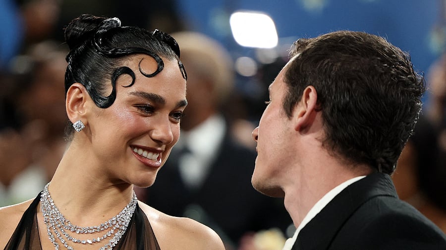 <div class="paragraphs"><p>Dua Lipa and Callum Turner</p></div>