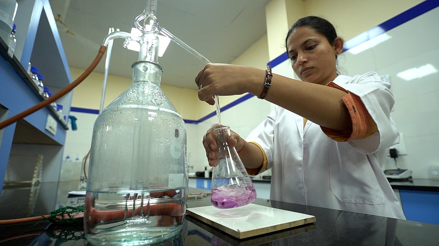 <div class="paragraphs"><p>A technician tests water from a BWSSB centre in a laboratory in Bengaluru. </p></div>