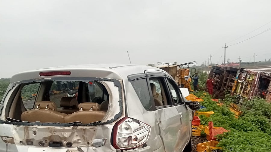 <div class="paragraphs"><p>Mangled remains of the vehicles involved in accident on the outskirts of Athani town in Belagavi district late night&nbsp;on&nbsp;Thursday.</p></div>