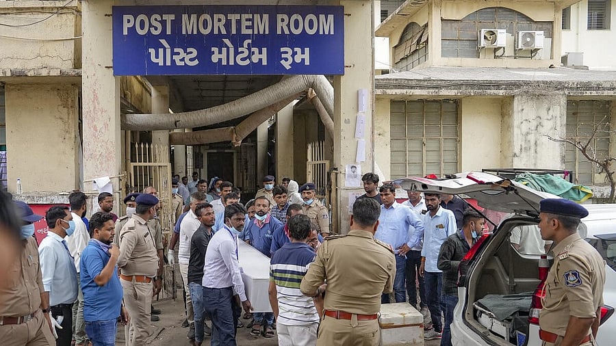 <div class="paragraphs"><p>edics carry mortal remains of a victim of the Air India plane at a hospital, in Ahmedabad, Friday, June 13, 2025. A London-bound Air India plane carrying 242 passengers crashed moments after taking off from the Ahmedabad airport on Thursday.</p></div>