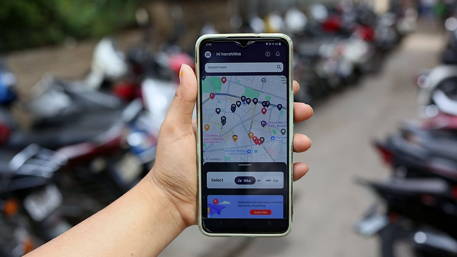 <div class="paragraphs"><p>Colour-coded pins on the app indicate if the parking space is free, paid or discounted. </p></div>