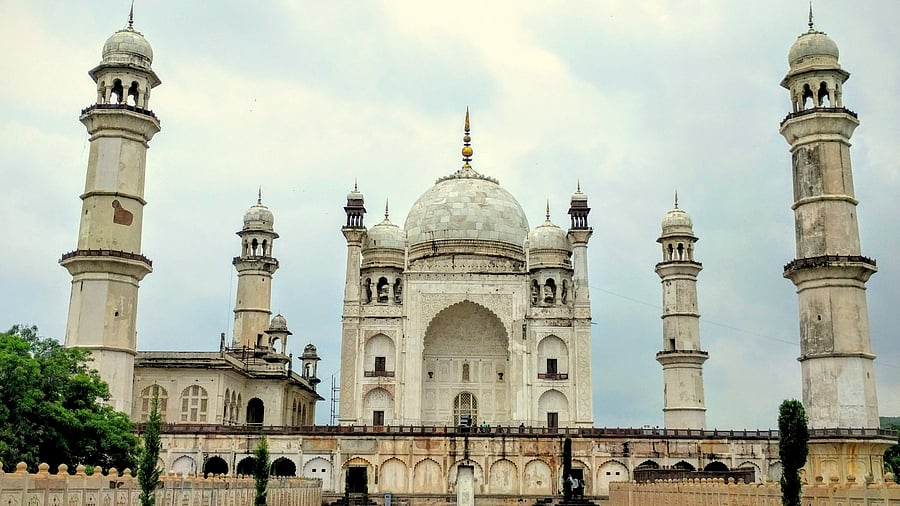 <div class="paragraphs"><p>The front facade of the tomb. </p></div>