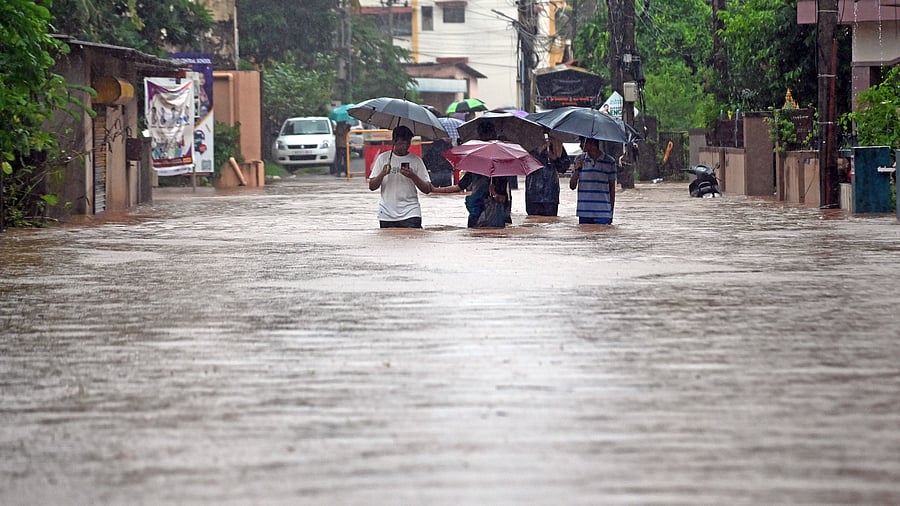 <div class="paragraphs"><p>People walk on the waterlogged road near Dongarkery in Mangaluru. </p></div>