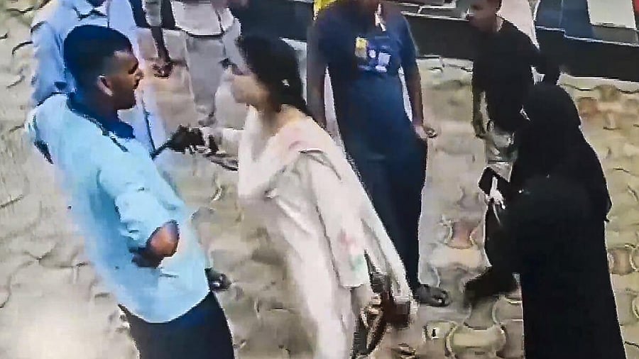 <div class="paragraphs"><p>A woman threatens a petrol pump salesman with a revolver, at a fuel station in Hardoi, Uttar Pradesh, Monday, June 16, 2025.</p></div>