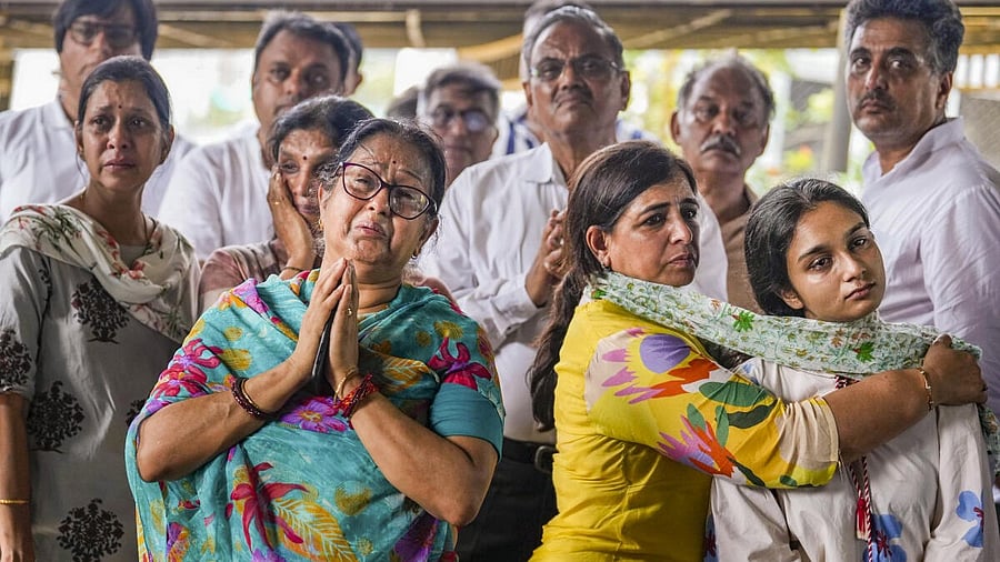 <div class="paragraphs"><p>Funeral of victims who died in the plane crash</p></div>