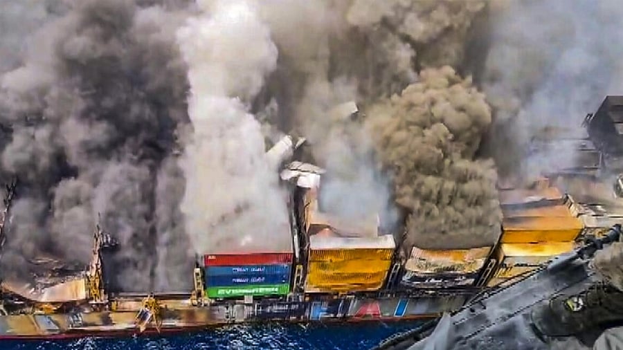 <div class="paragraphs"><p>Container ship fire off Kerala coast</p><p></p></div>