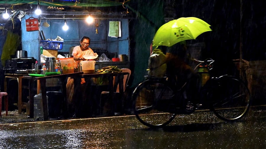 <div class="paragraphs"><p>A cyclist rides past a shop amid heavy rainfall, in Thiruvananthapuram, Kerala, Saturday, June 14, 2025.</p></div>