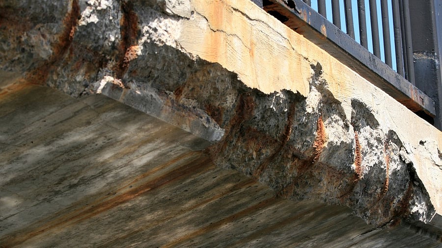 <div class="paragraphs"><p>Image for representation showing damage on a bridge.</p></div>