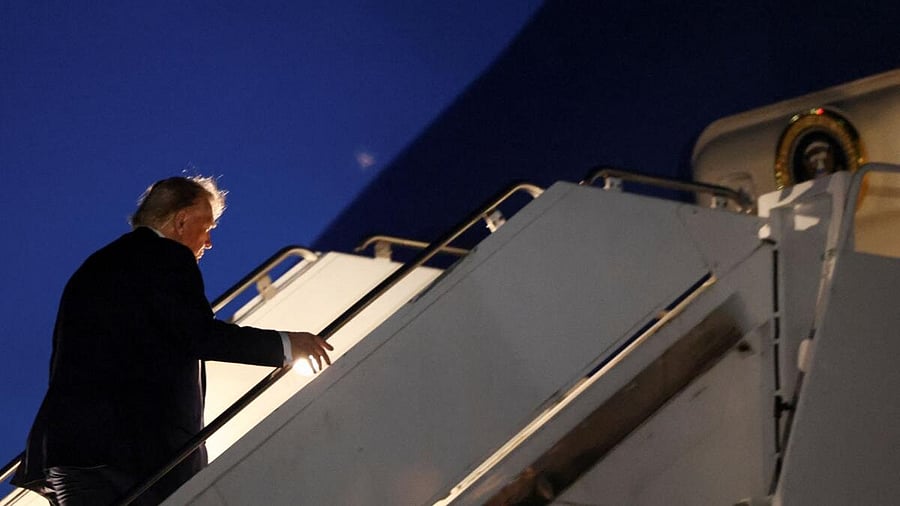 <div class="paragraphs"><p>US President Donald Trump departs Canada</p></div>