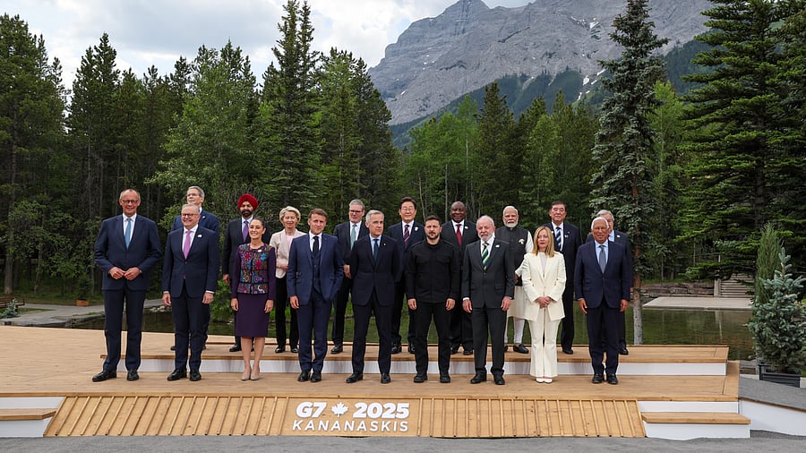 <div class="paragraphs"><p>PM Modi with G7 leaders.</p></div>