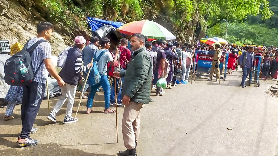 <div class="paragraphs"><p>Pilgrims on their way to the Kedarnath temple in Rudraprayag district.</p></div>